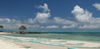 bora-bora-hotel-boats