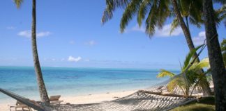 bora-bora-hotel-hammock